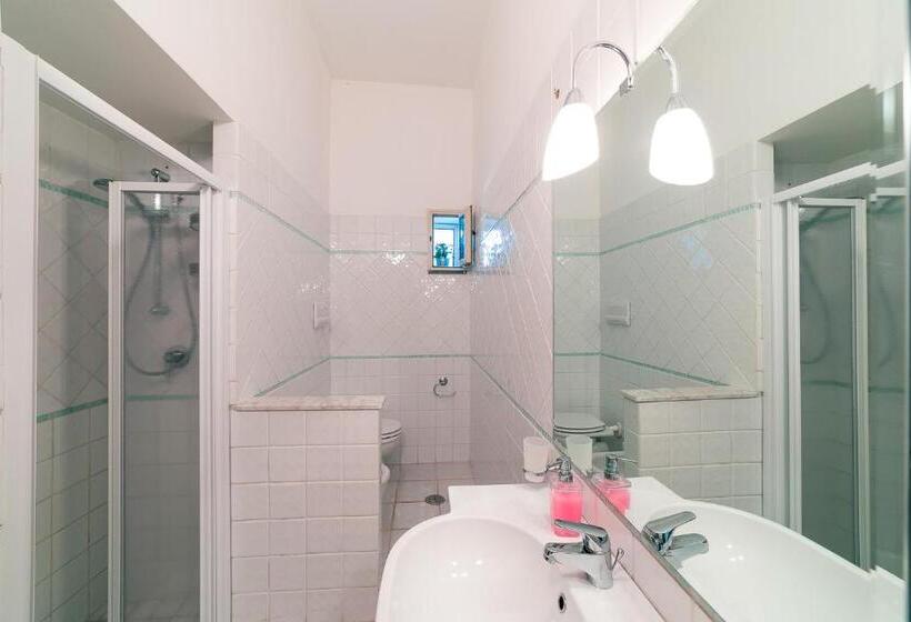 اتاق خانوادگی, Mimi B&b