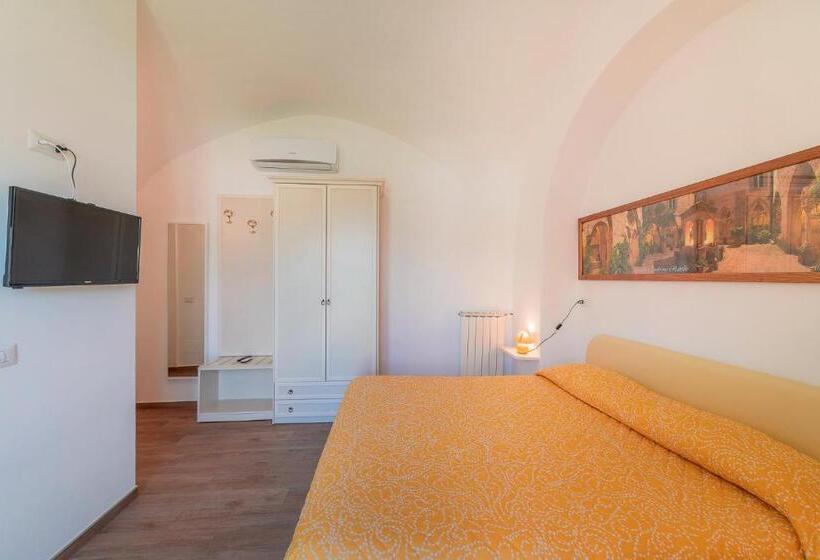 Номер Стандарт с Балконом, Mimi B&b