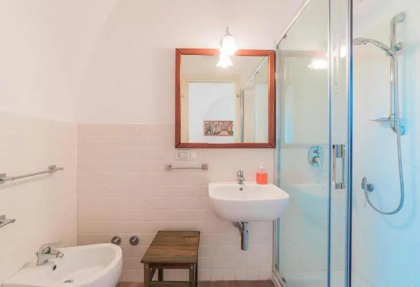 اتاق استاندارد با بالکن, Mimi B&b