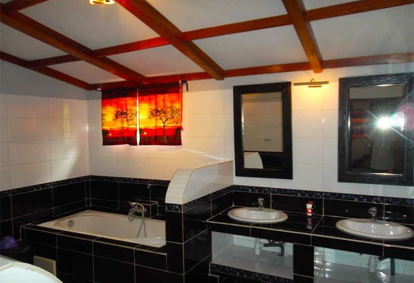 اتاق لوکس با چشمانداز استخر, Awalé Plage Village Vacances