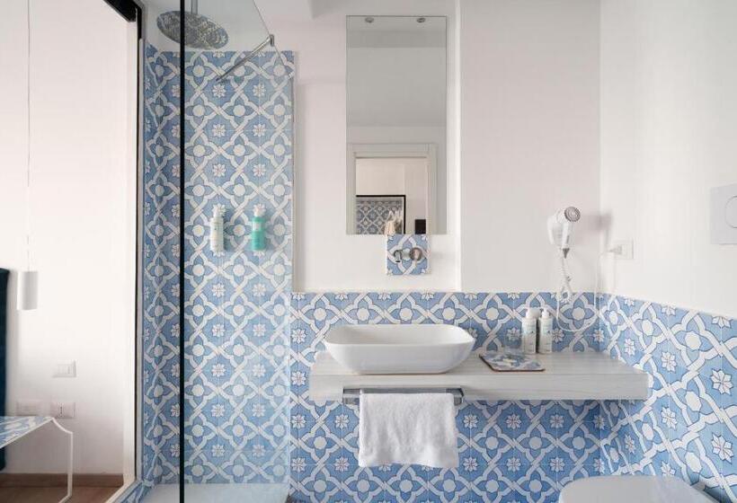 オーシャンビューデラックスルームバルコニー付き, Domo 20 Hotel & Rooftop