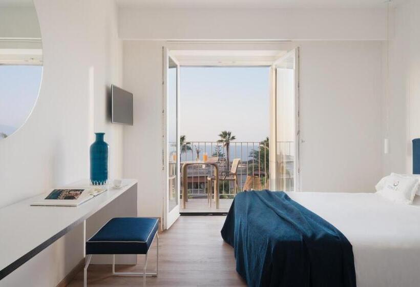غرفة ديلوكس مطلّة علي البحر مزوَّدة بشُرفة, Domo 20 Hotel & Rooftop
