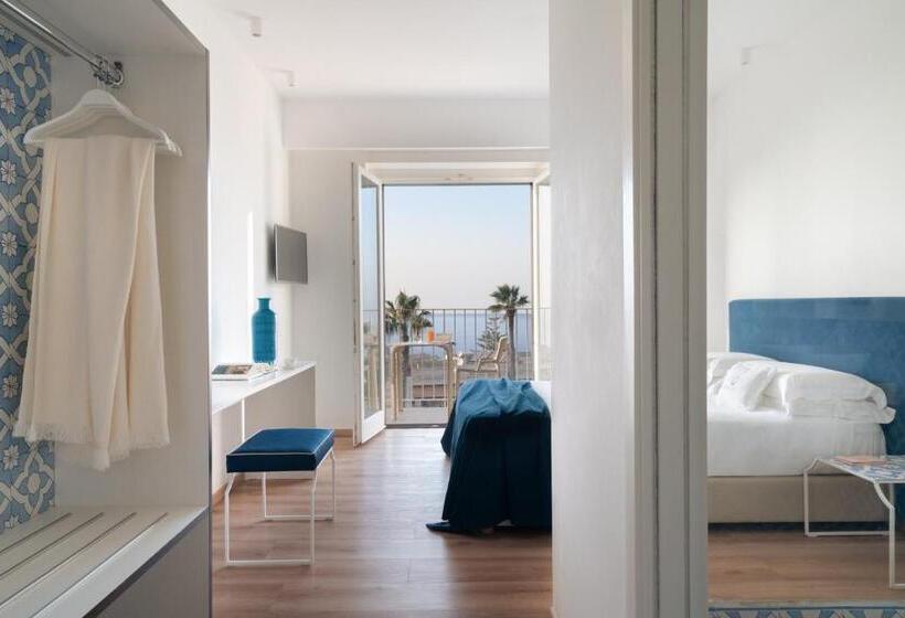 オーシャンビューデラックスルームバルコニー付き, Domo 20 Hotel & Rooftop