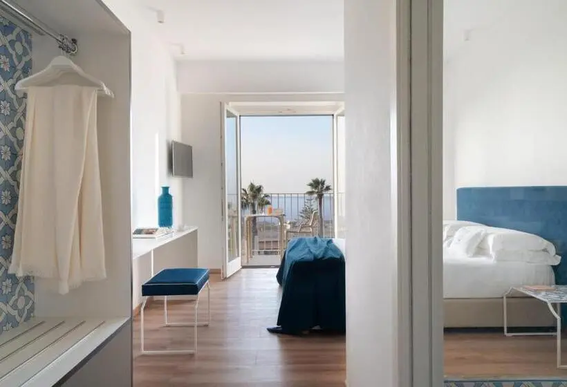 オーシャンビューデラックスルームバルコニー付き, Domo 20 Hotel & Rooftop