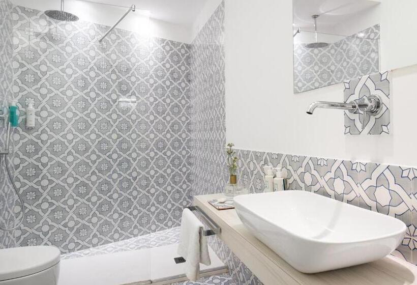 デラックスルーム, Domo 20 Hotel & Rooftop