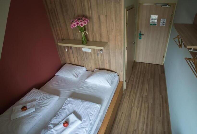 اتاق استاندارد, Safestay Warsaw Old Town