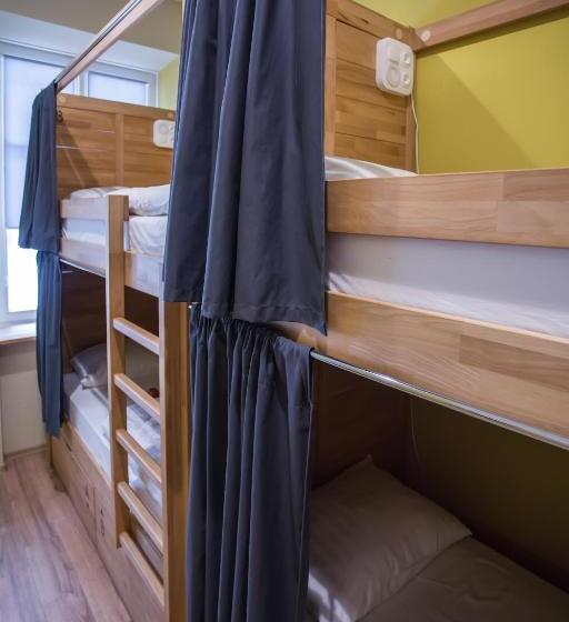 تختخواب در اتاق مشترک, Safestay Warsaw Old Town