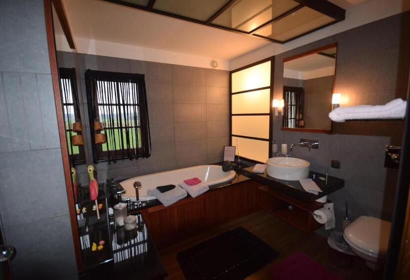 バスタブ付きスタンダードルーム, Le Chateau De Frankie Spas Saunas