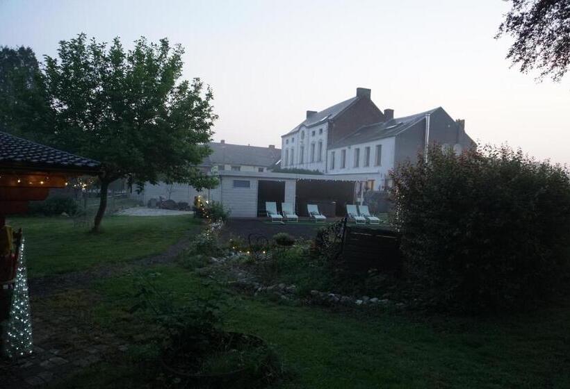 スタンダードルーム, Le Chateau De Frankie Spas Saunas