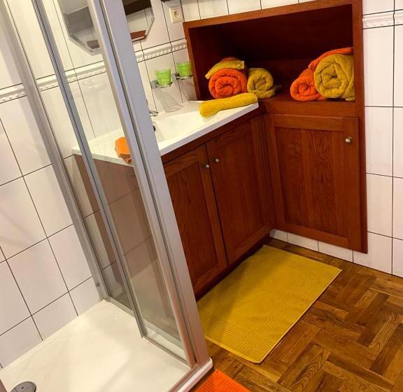 スタンダードルーム, Le Chateau De Frankie Spas Saunas