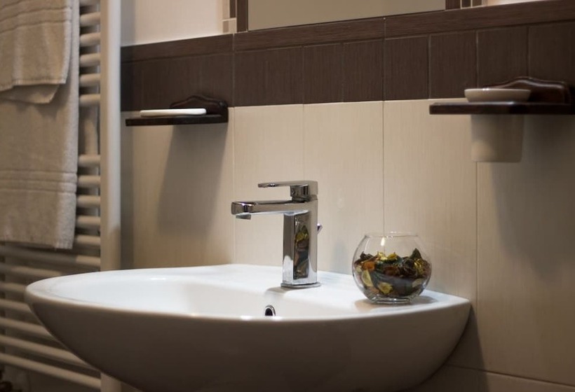 اتاق خانوادگی, B&b Gallidoro