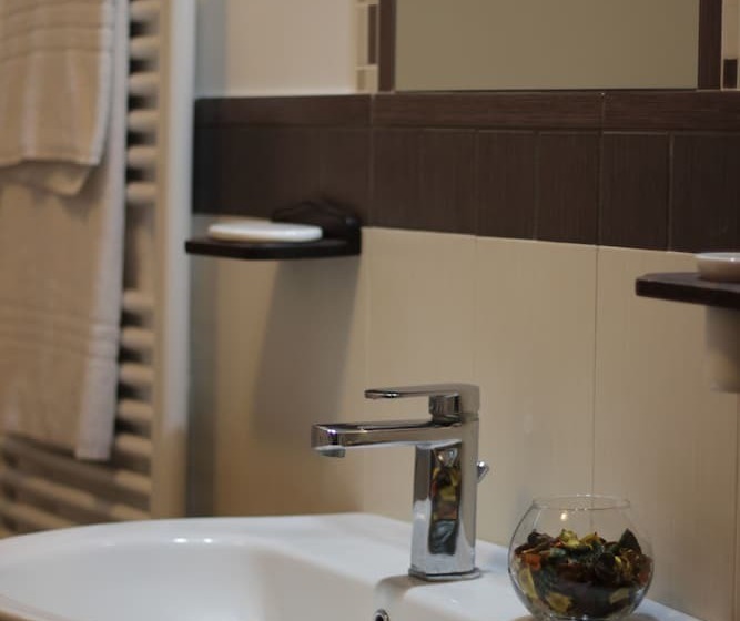 اتاق خانوادگی, B&b Gallidoro