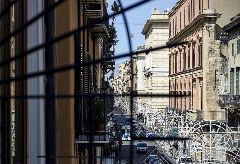 اتاق خانوادگی, B&b Gallidoro