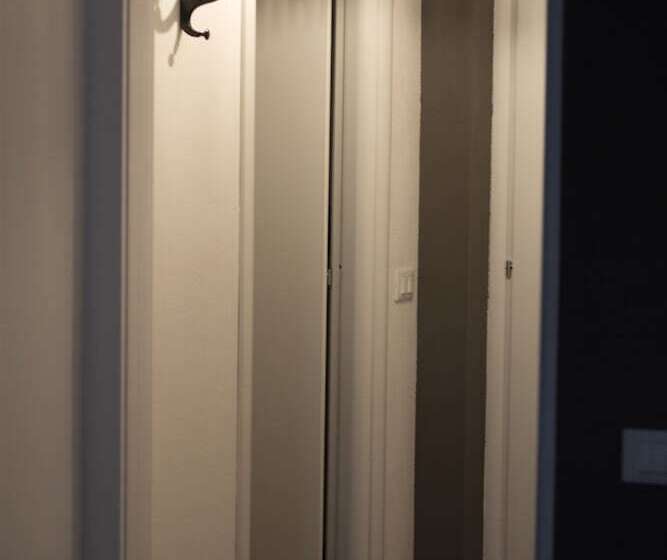 اتاق خانوادگی, B&b Gallidoro