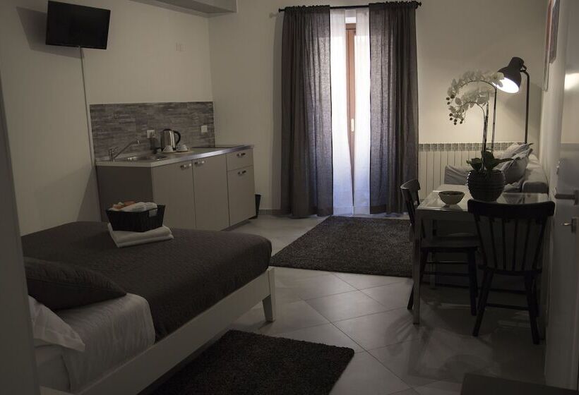 اتاق خانوادگی, B&b Gallidoro