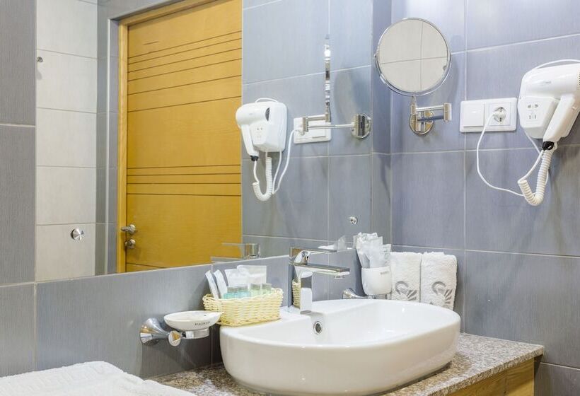 سوییت, Sunmarinn Resort