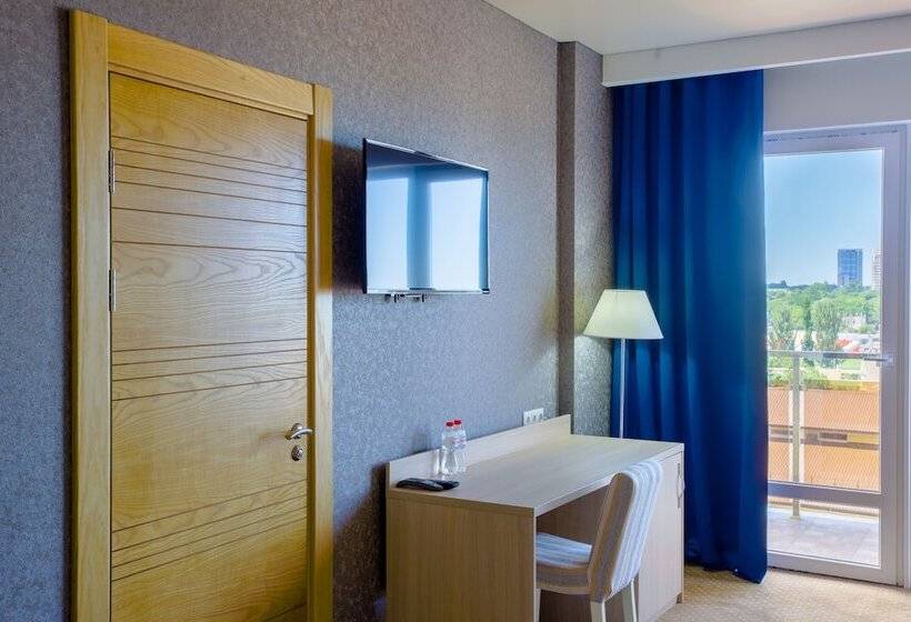 سوییت, Sunmarinn Resort