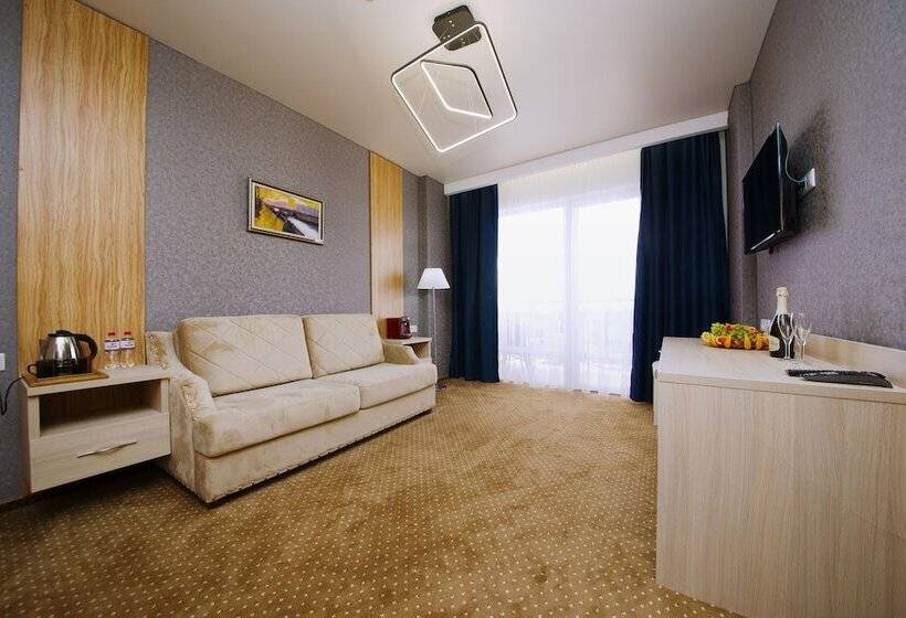 سوییت, Sunmarinn Resort