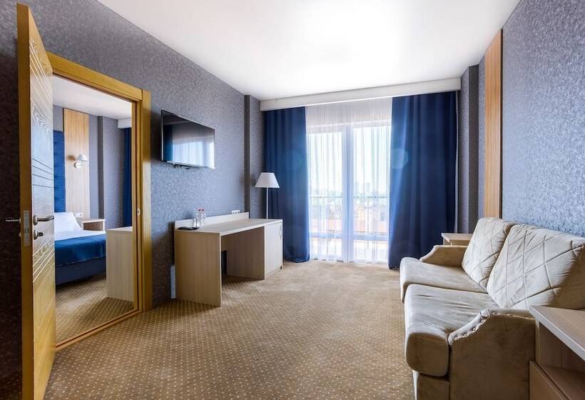 سوییت, Sunmarinn Resort