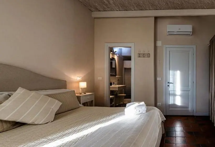 デラックスルーム, Locanda Antica Osteria Saracena Del Bergallo
