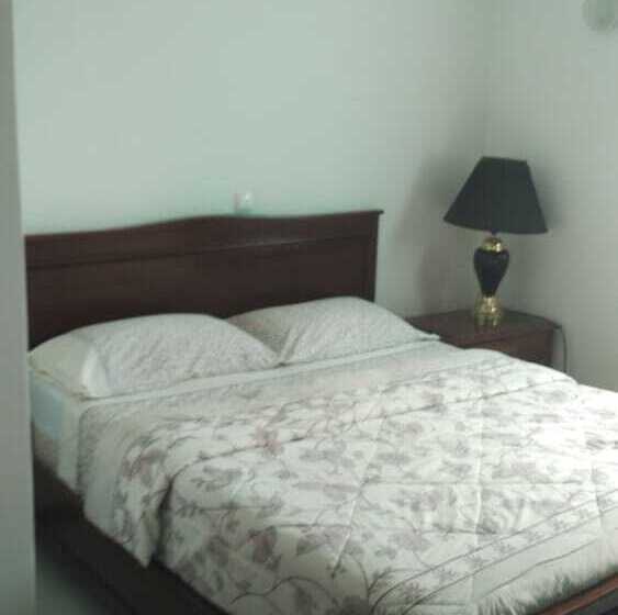 اتاق استاندارد با سرویس بهداشتی مشترک, Arla Residential