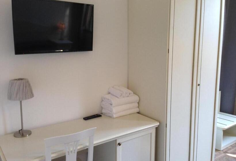 Camera Standard, Corte Loredana