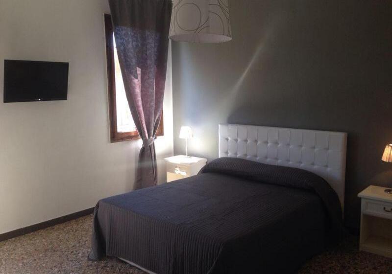 Camera Standard Bagno Esterno, Corte Loredana