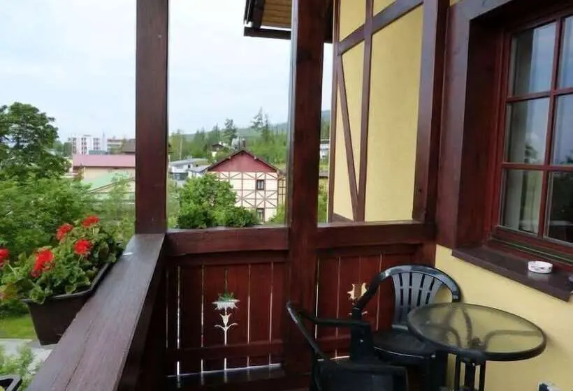 آپارتمان خانوادگی, Pension Villa Kunerad