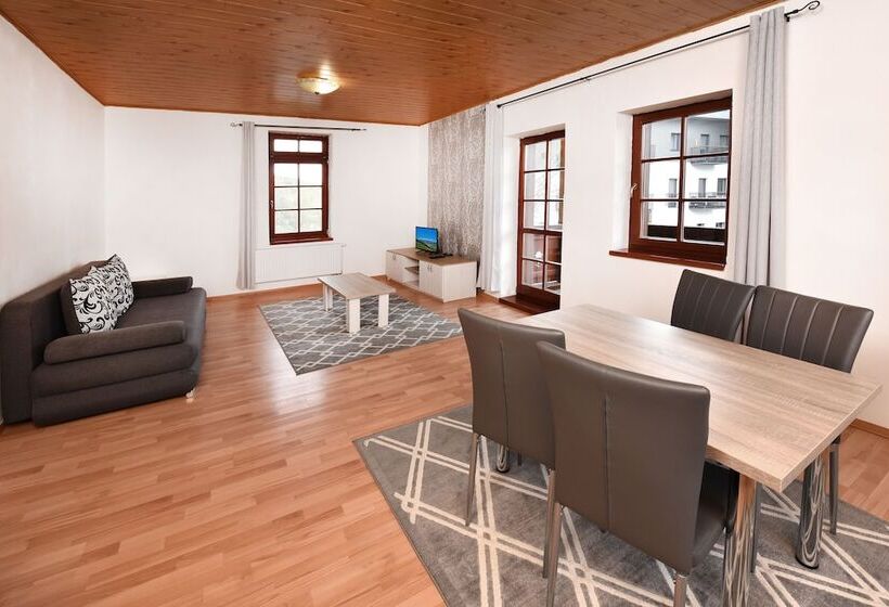 패밀리 아파트, Pension Villa Kunerad