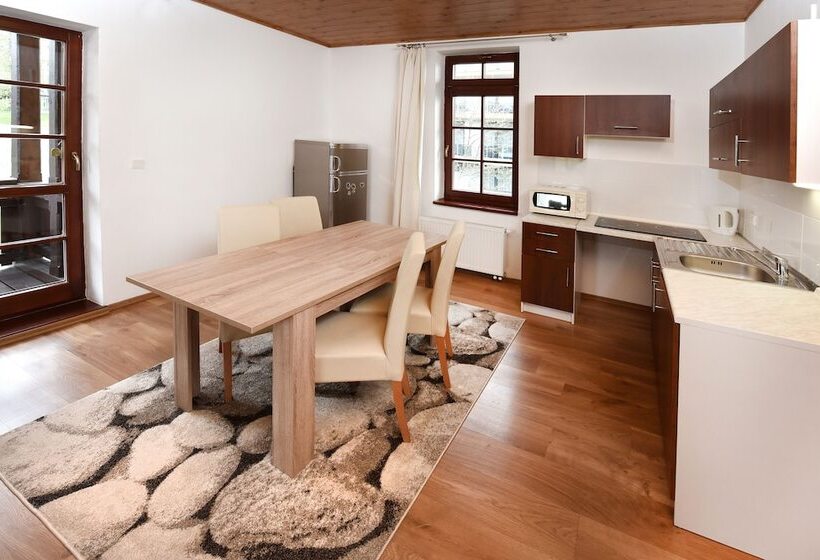 패밀리 아파트, Pension Villa Kunerad