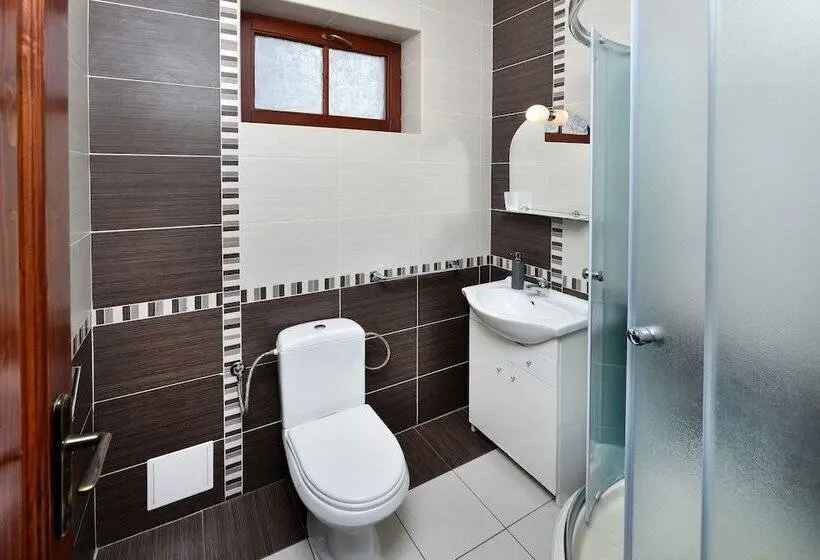 اتاق استاندارد سه نفره, Pension Villa Kunerad