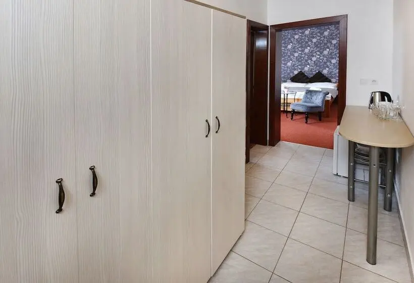 اتاق استاندارد سه نفره, Pension Villa Kunerad