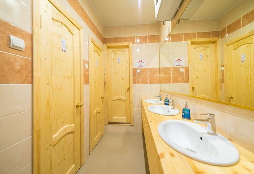 Кровать в Общей Комнате, Hostel Izba