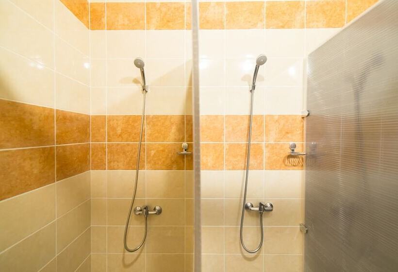 Кровать в Общей Комнате, Hostel Izba