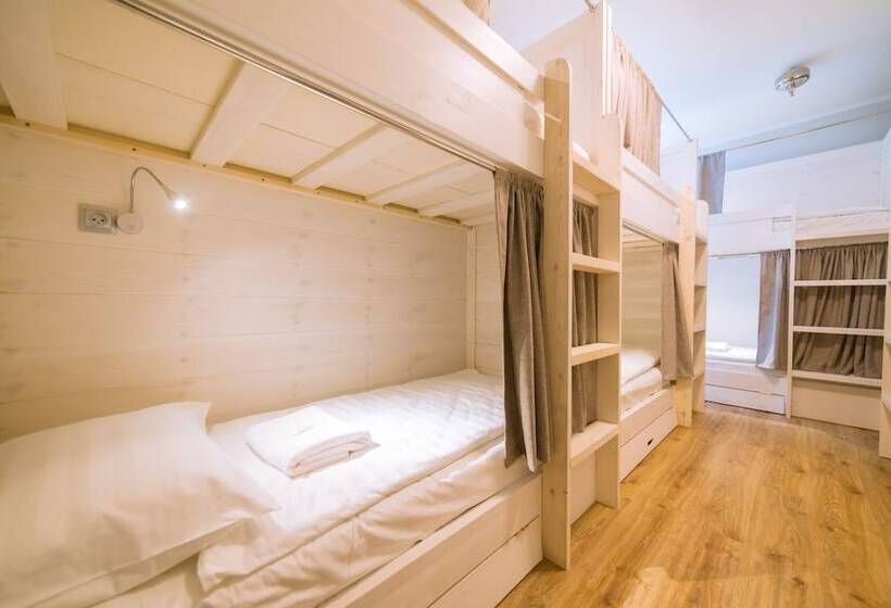 Кровать в Общей Комнате, Hostel Izba