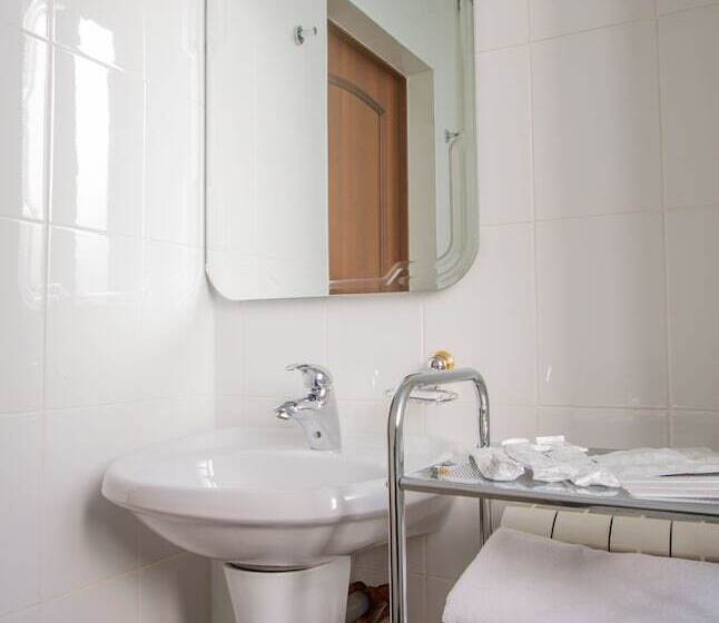 اتاق استاندارد سه نفره, Strannik