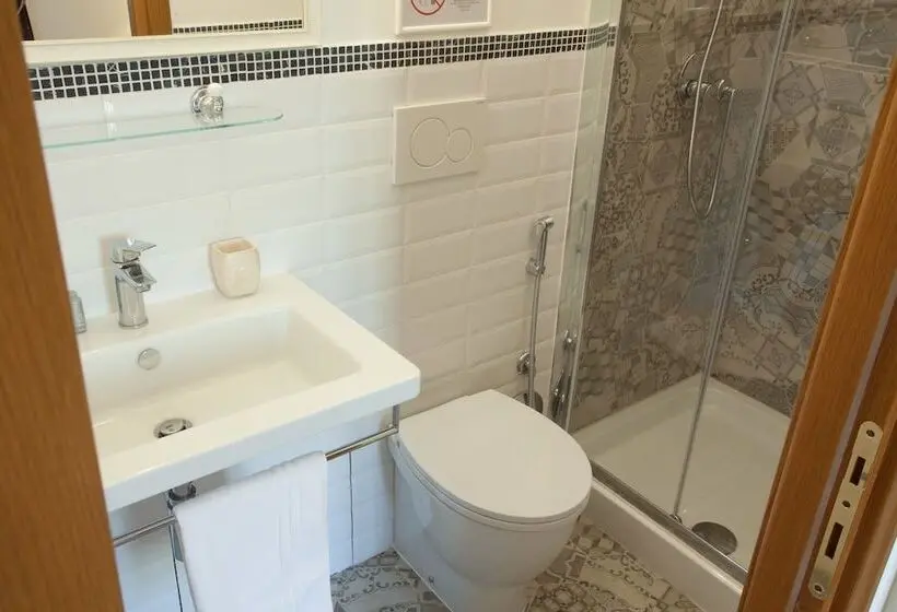 اتاق لوکس, Innsiderome