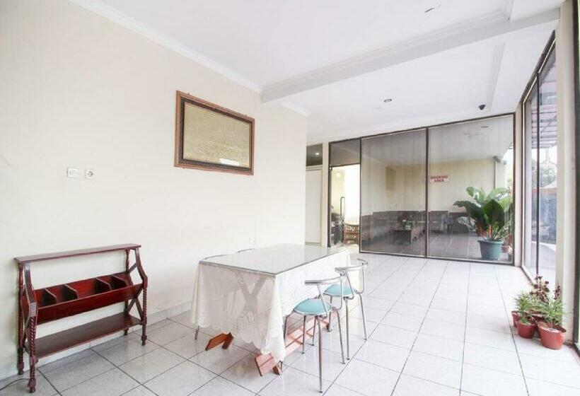 家庭间, Reddoorz Plus Near Stadion Mandala Krida