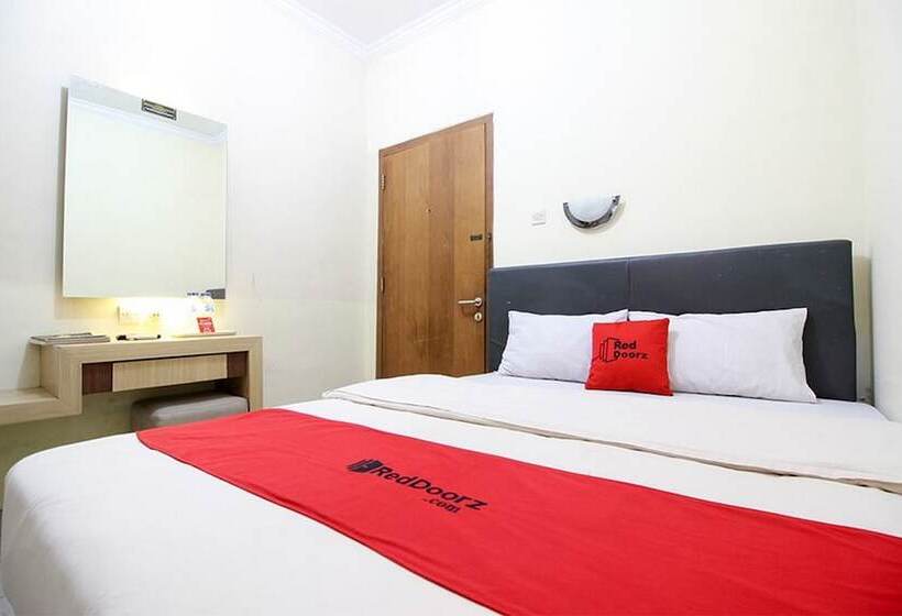 Номер Стандарт, Reddoorz Plus Near Stadion Mandala Krida