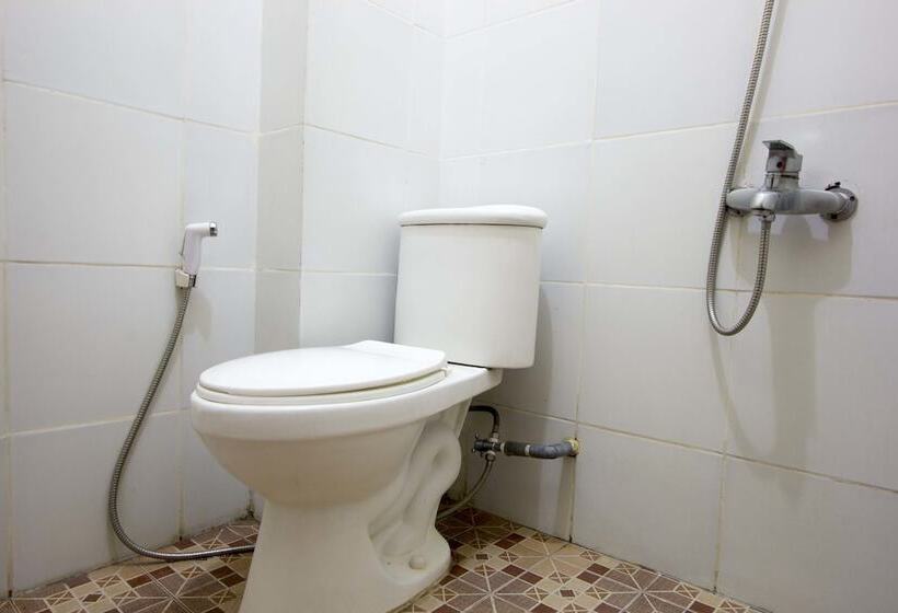 Номер Economy, Reddoorz Plus Near Stadion Mandala Krida
