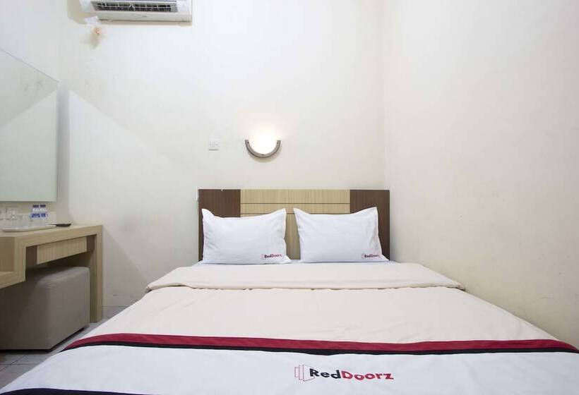 经济房, Reddoorz Plus Near Stadion Mandala Krida