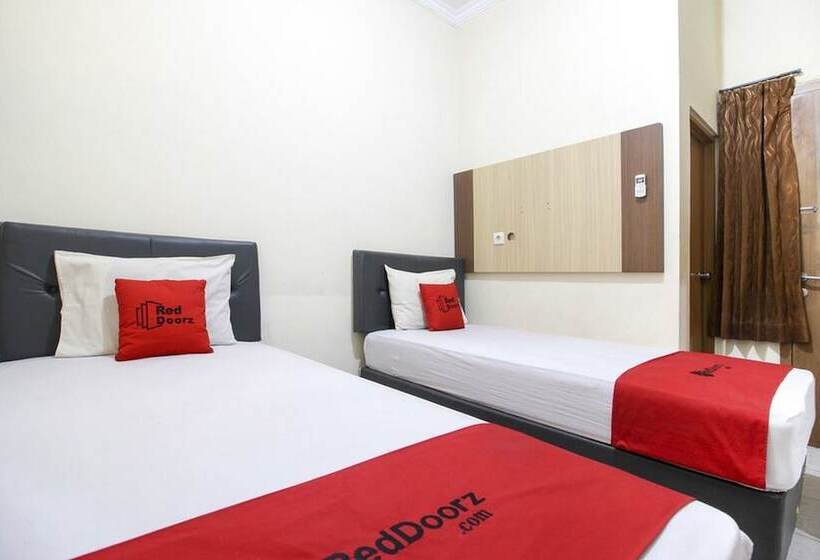 家庭间, Reddoorz Plus Near Stadion Mandala Krida