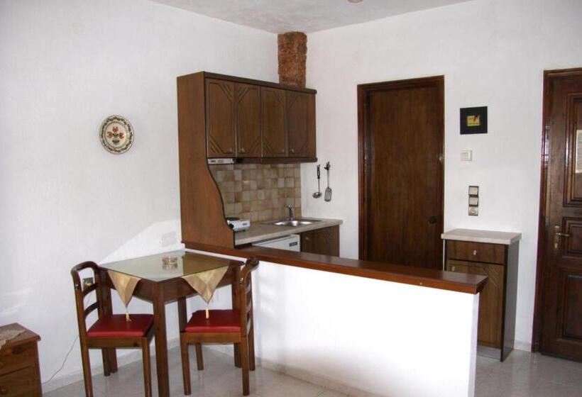 バルコニー付きスタンダードステューディオ, Mary