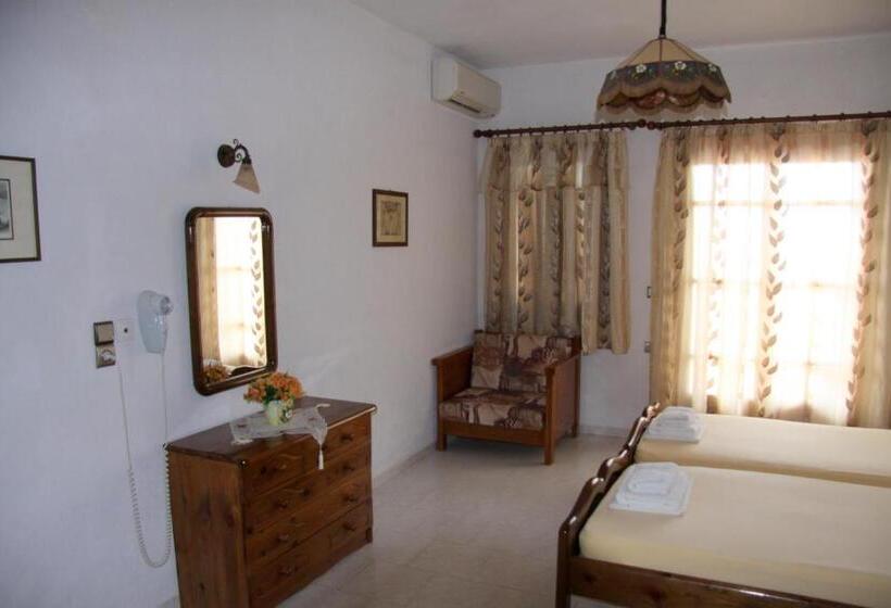 バルコニー付きスタンダードステューディオ, Mary