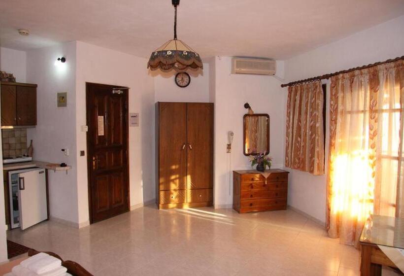 バルコニー付きスタンダードステューディオ, Mary