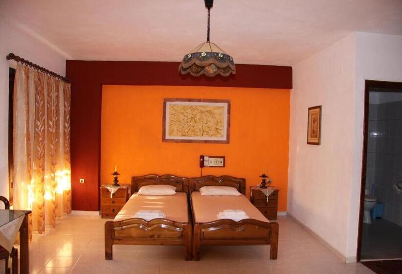 バルコニー付きスタンダードステューディオ, Mary