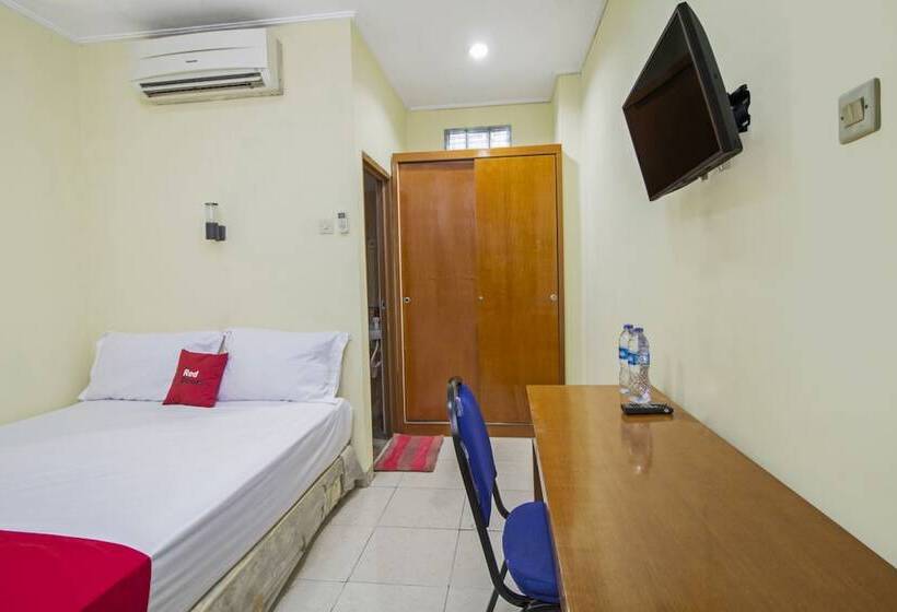Номер Стандарт, Reddoorz Plus Near Ciputra World Kuningan 2