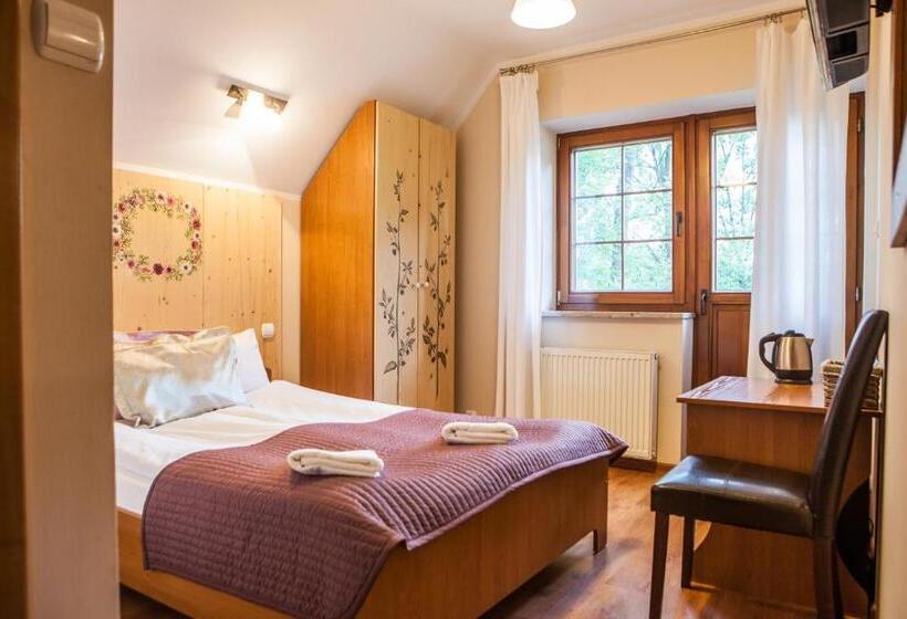 اتاق عادی, Willa Pokusa