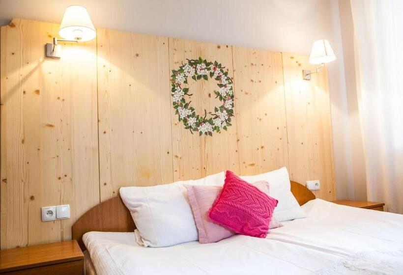 اتاق استاندارد سه نفره, Willa Pokusa