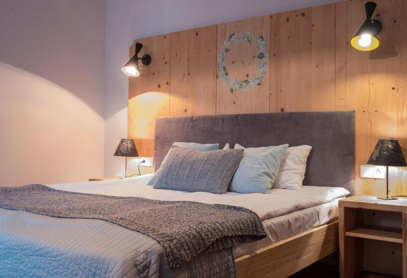 اتاق استاندارد چهار تخته, Willa Pokusa